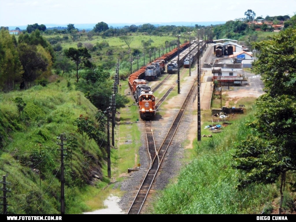 FCA EMD SD40-2 BB 8127 em Goiandira - GO