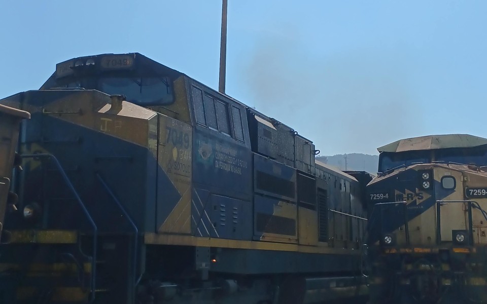 MRS EMD SD70LC 7047 7259 em Jeceaba - MG