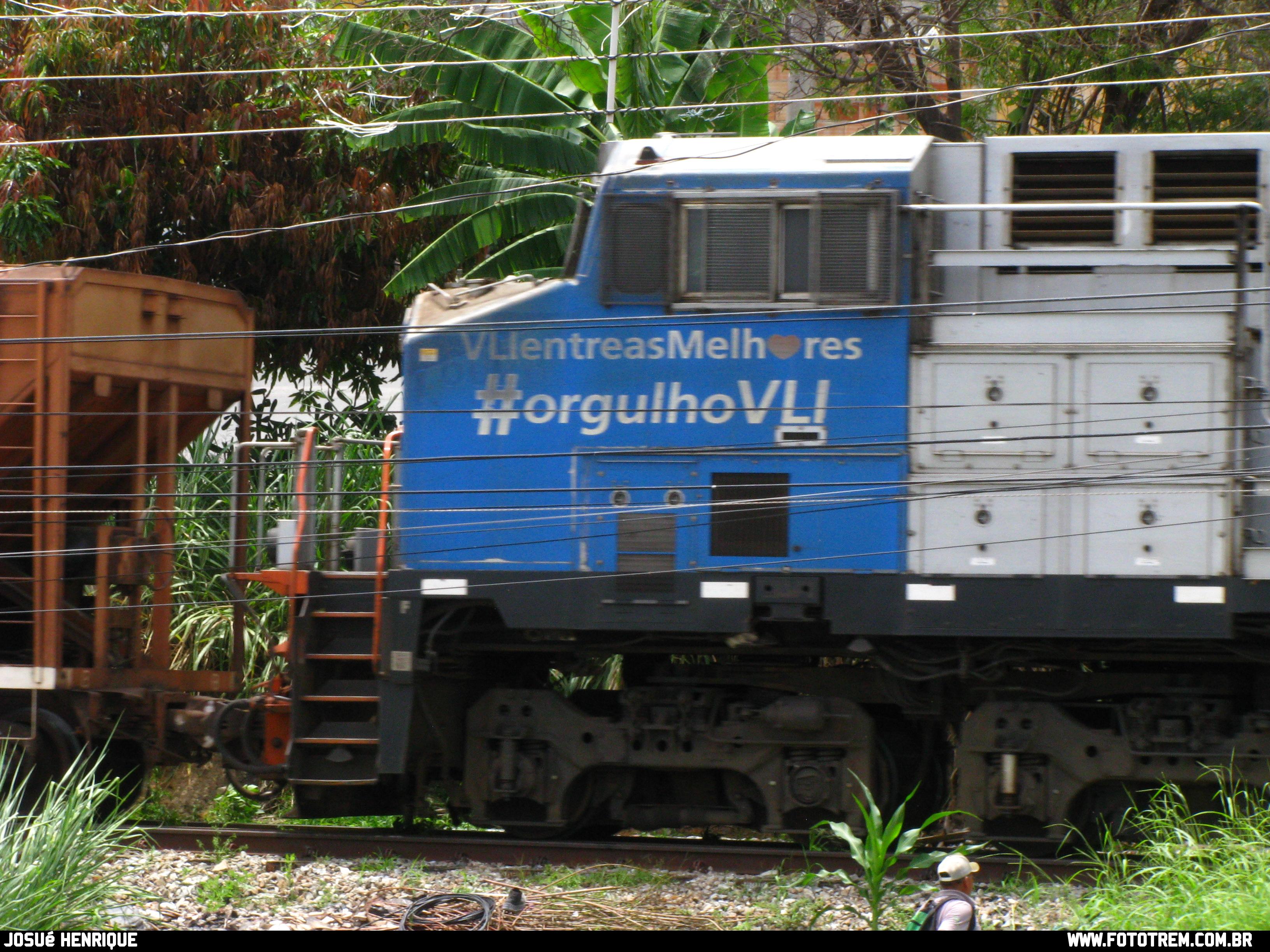 Foto Trem - VLI GE DASH 9-40BBW 6028 em Betim - MG