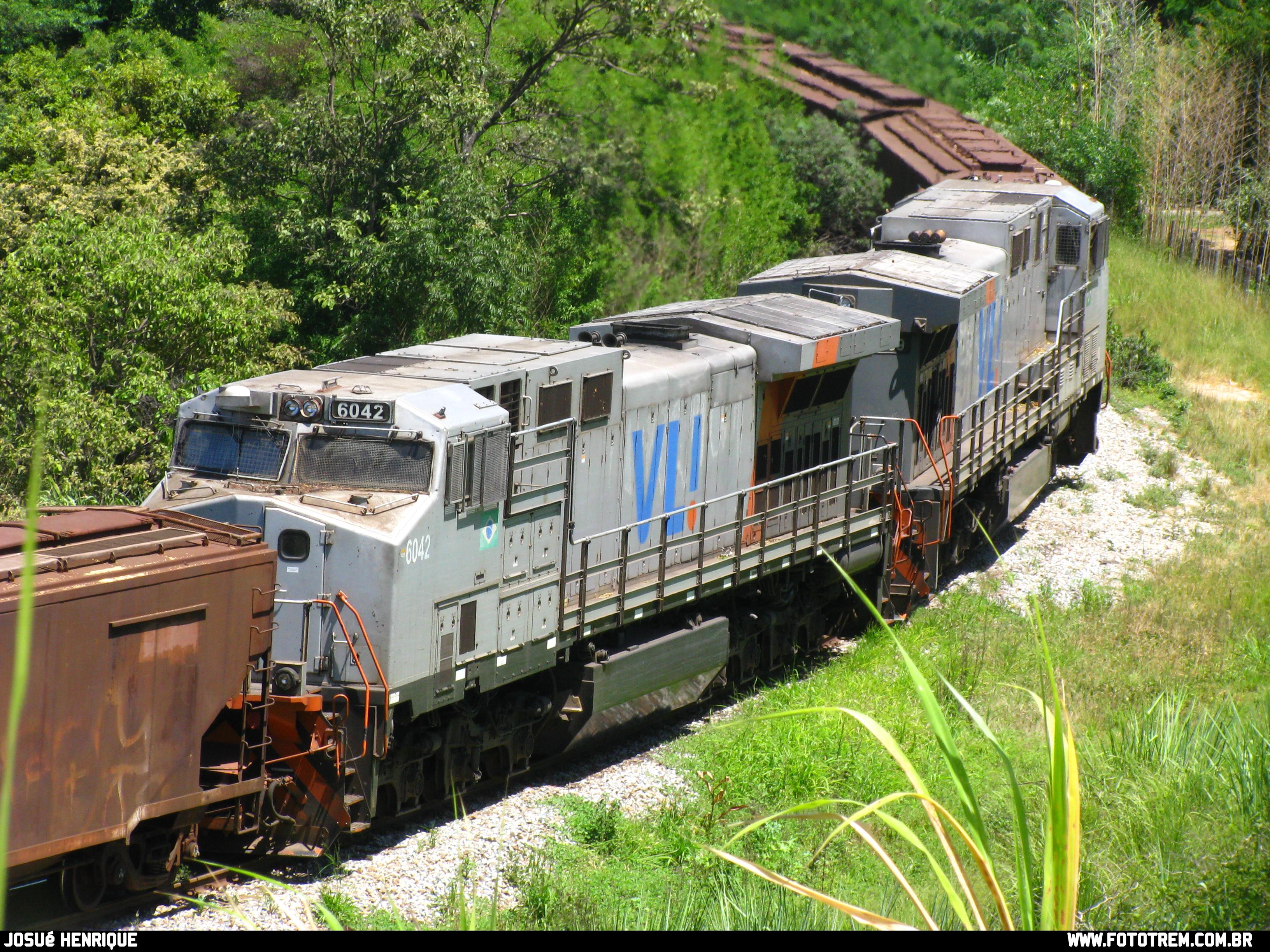 Foto Trem - VLI GE DASH 9-40BBW 6042,6039 em Betim - MG