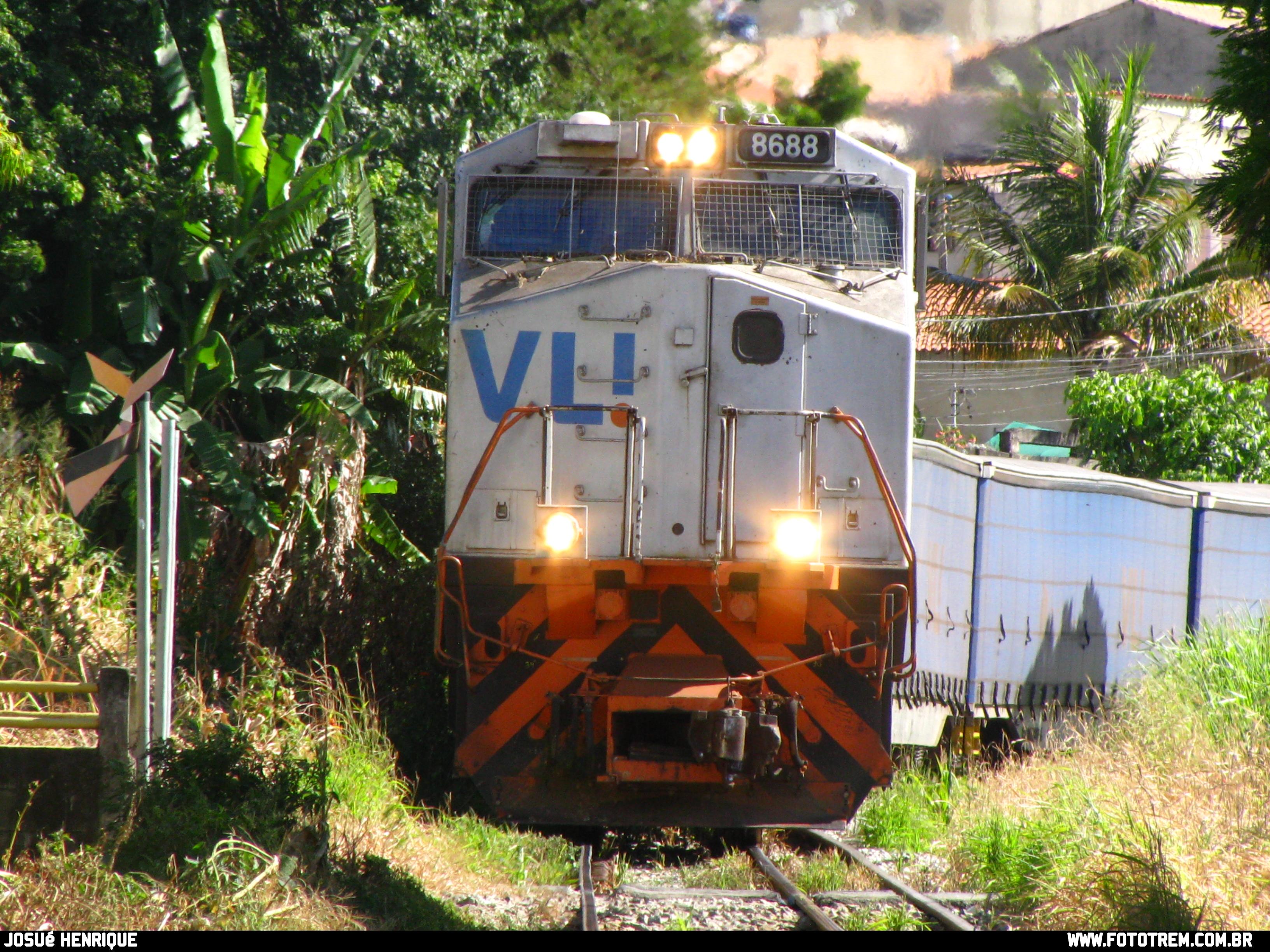 Foto Trem - VLI GE DASH 9-40BBW 8688 em Betim - MG