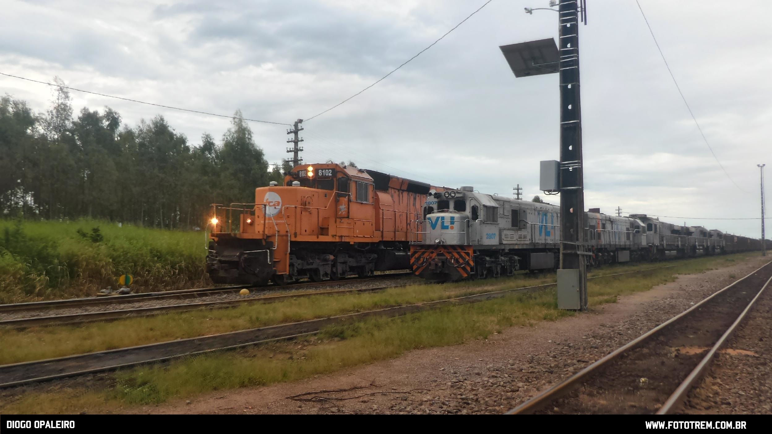 VLI EMD SD40-2 BB 8102 em Goiandira - GO