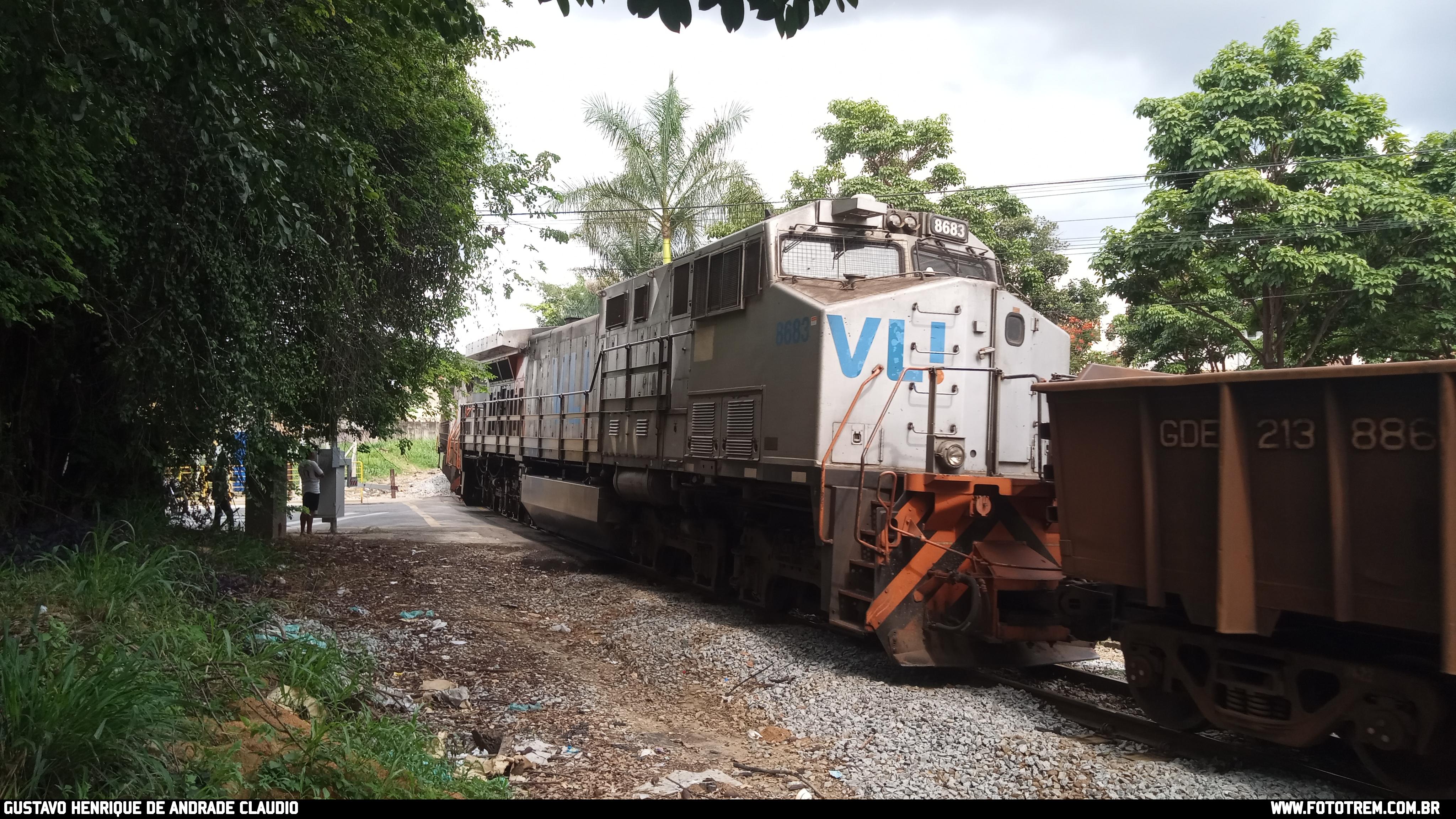 Foto Trem - VLI GE DASH 9-40BBW 8683 em Betim - MG