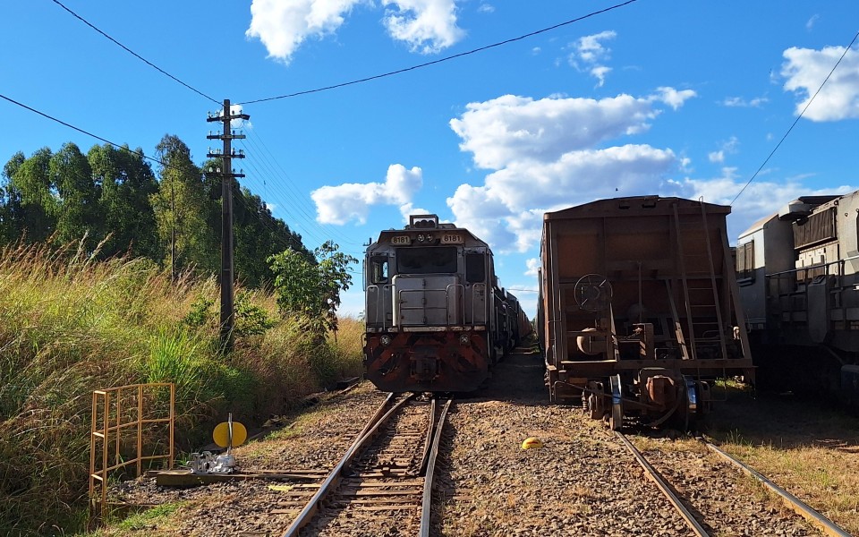 VLI · EMD GT46AC 8181 em Goiandira · GO