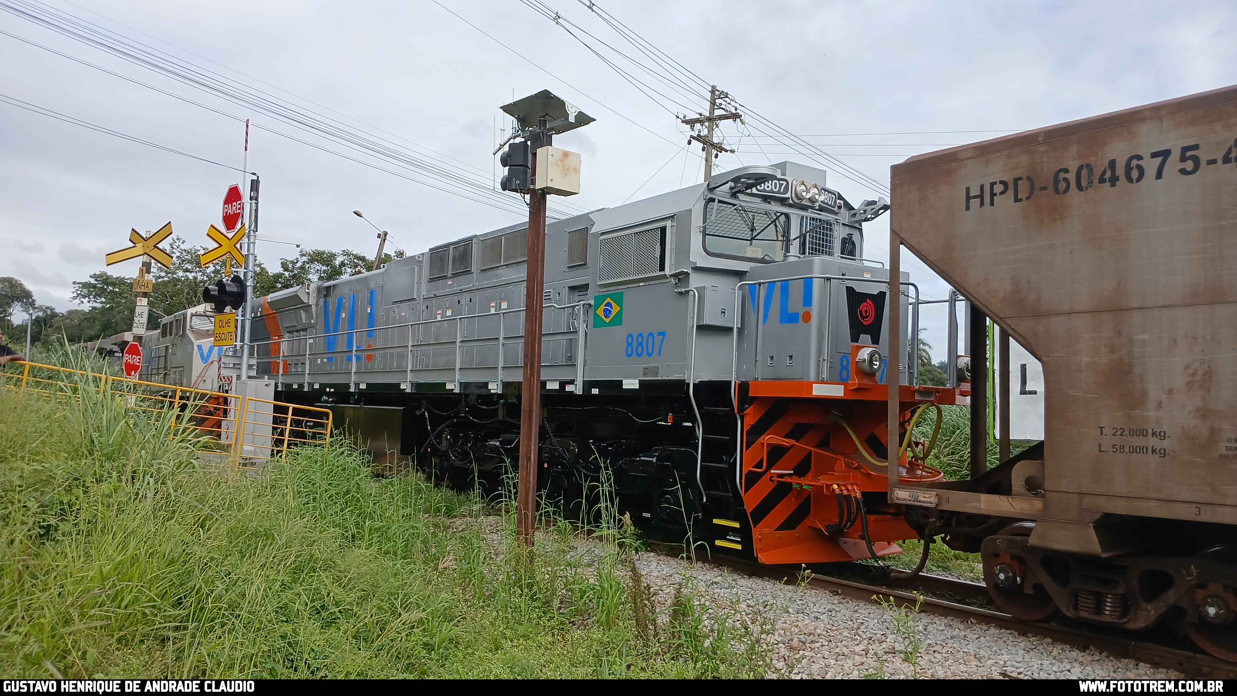 Foto Trem - VLI WABTEC ES43bbi 8807 em Betim - MG