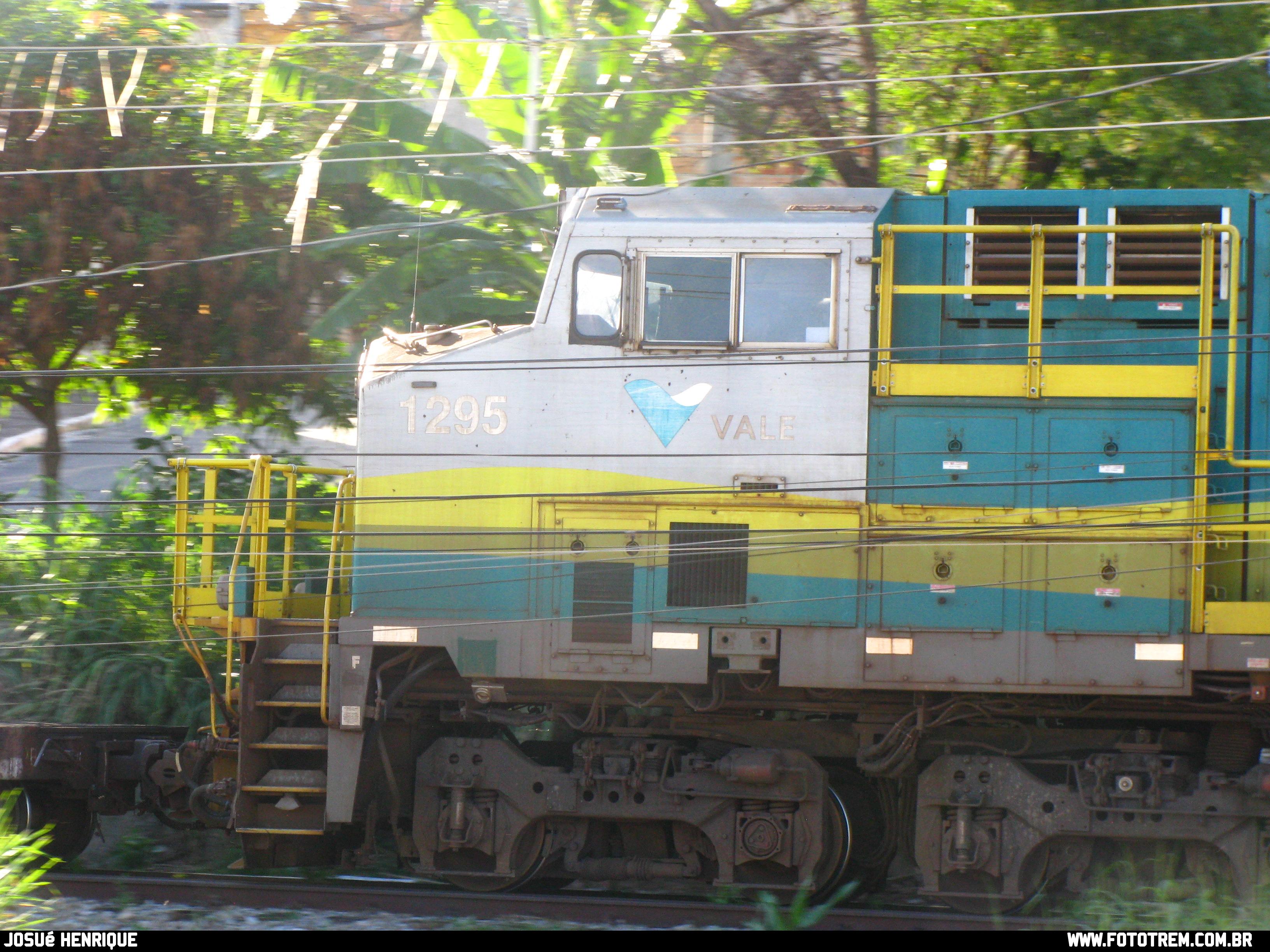 Foto Trem - EF Vitória Minas GE DASH 9-40BBW 1295 em Betim - MG