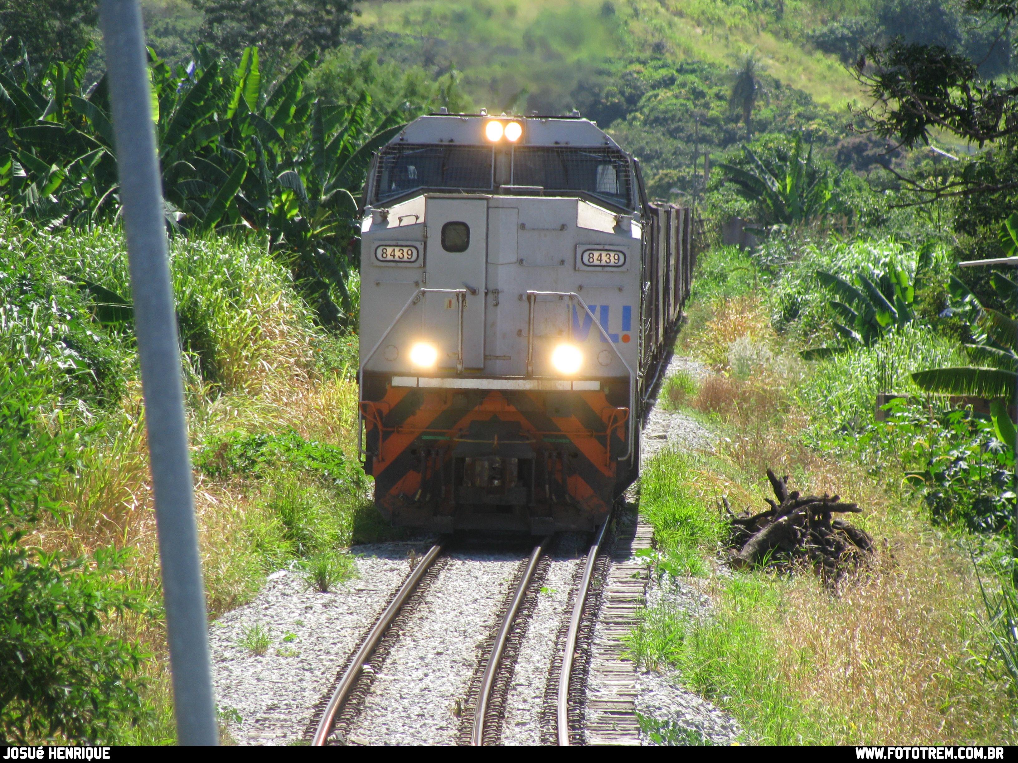 VLI EMD SD70ACe 8439 em Betim - MG