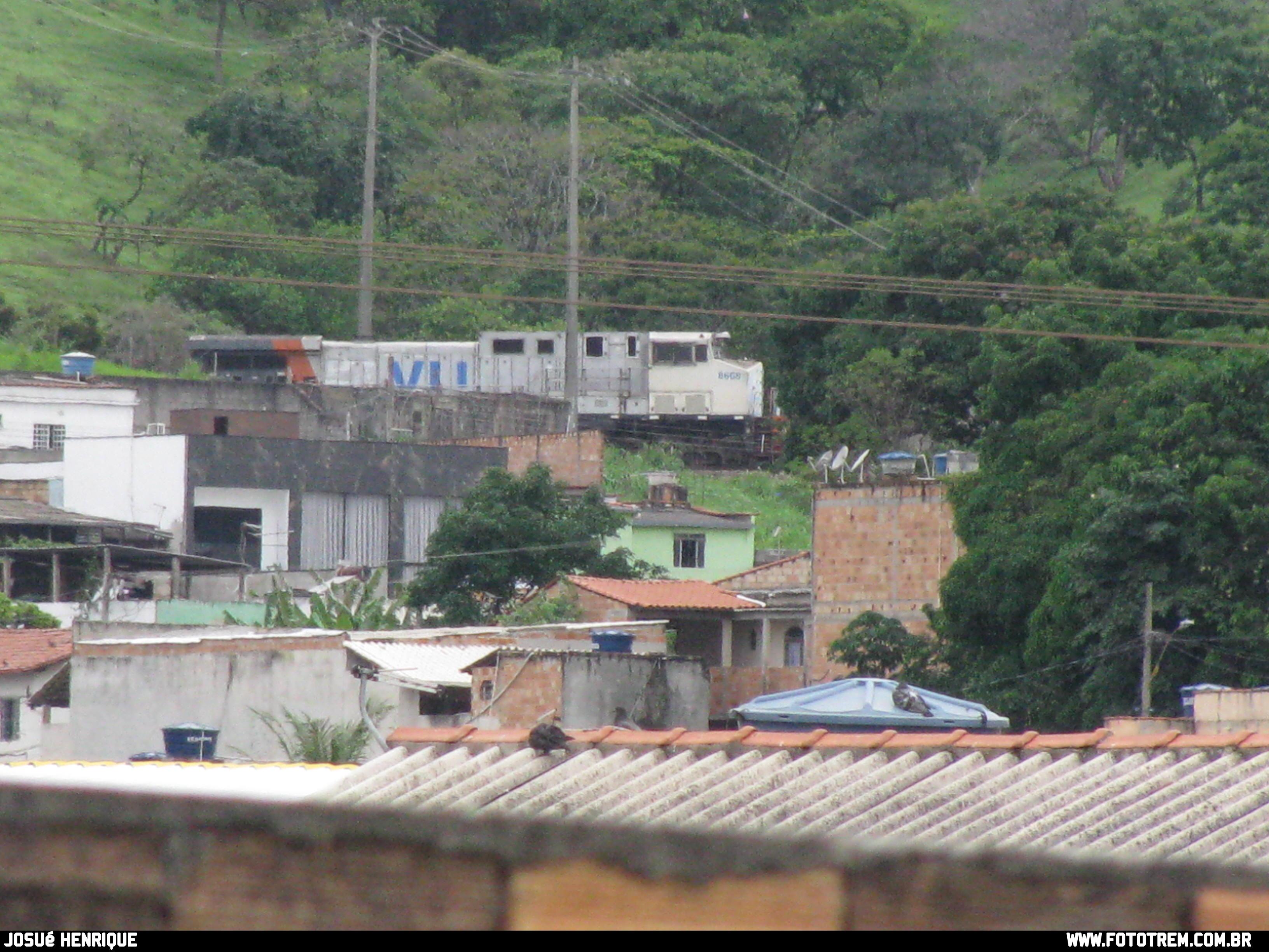 Foto Trem - VLI GE DASH 9-40BBW 8668 em Betim - MG