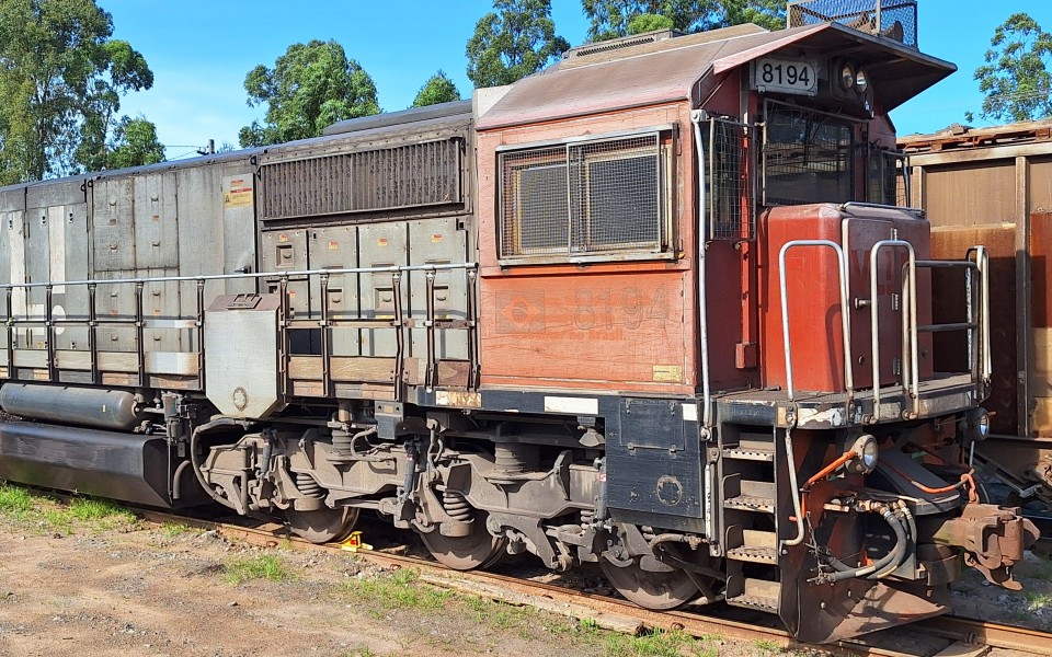 VLI · EMD GT46AC 8194 em Goiandira · GO