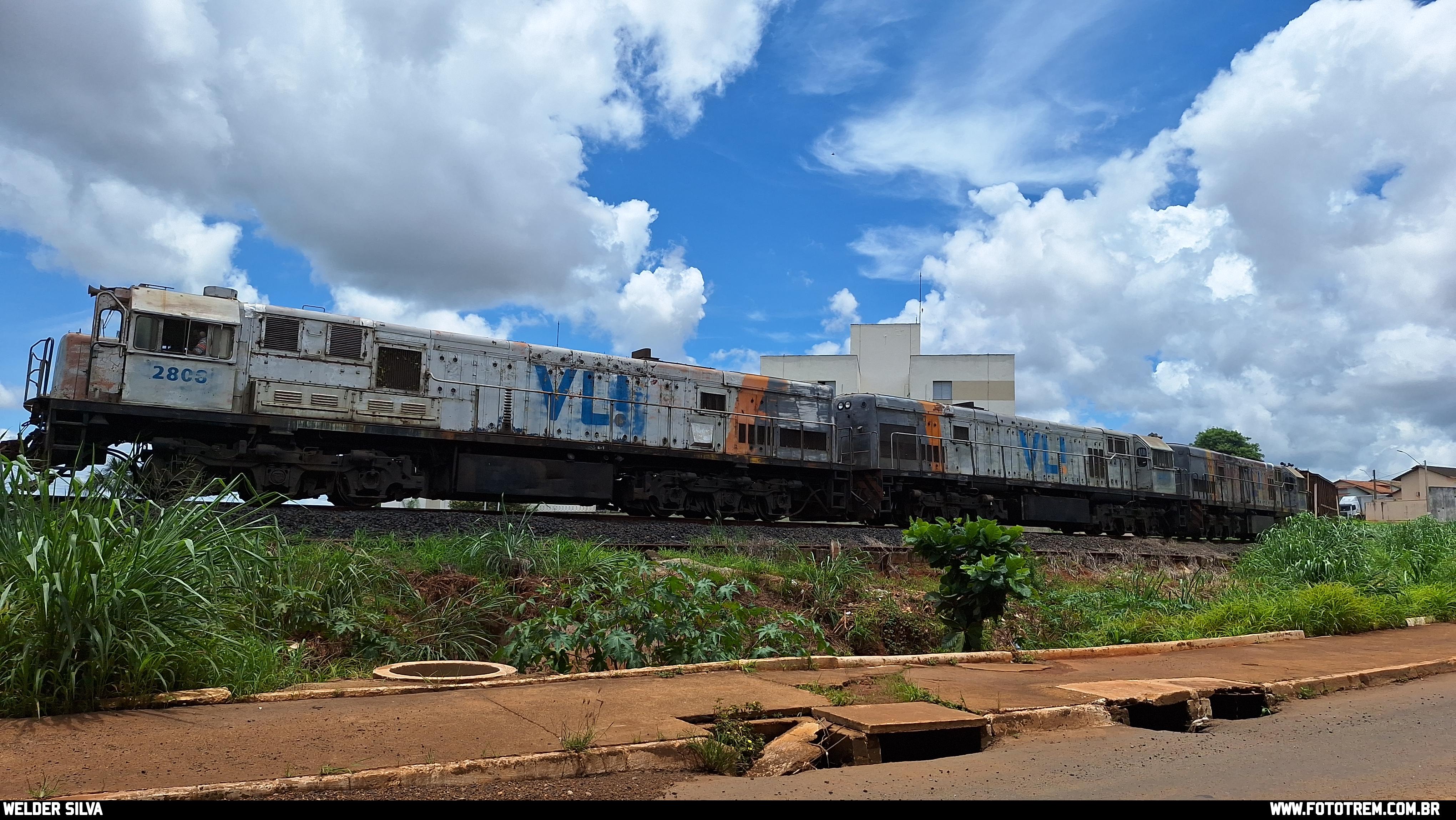 Foto Trem - VLI GE U22C 2808 em Catalão - GO
