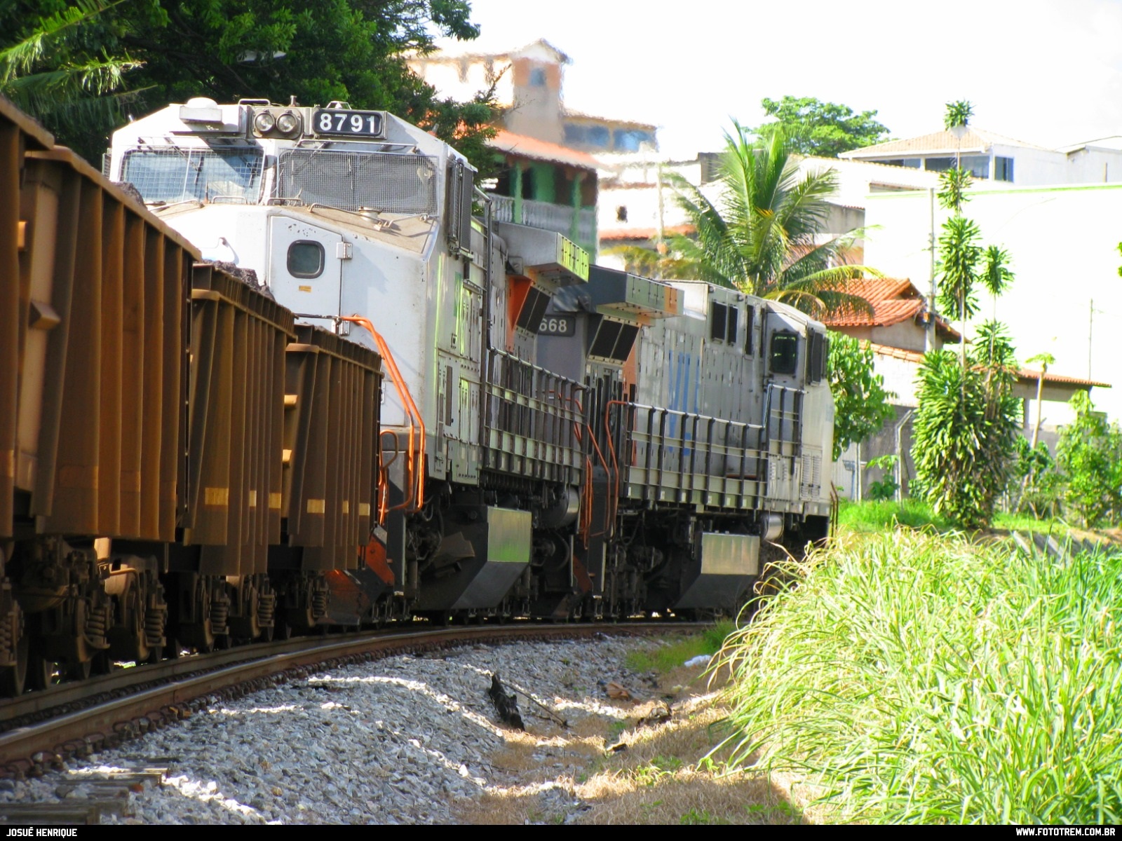 Foto Trem - VLI GE DASH 9-40BBW 8791,8668 em Betim - MG