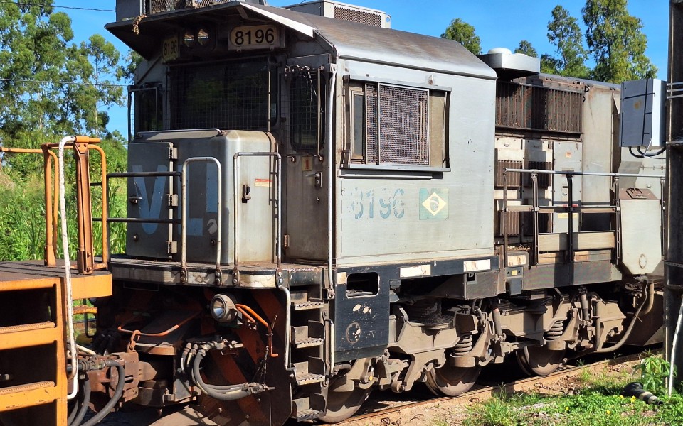 VLI · EMD GT46AC 8196 em Goiandira · GO