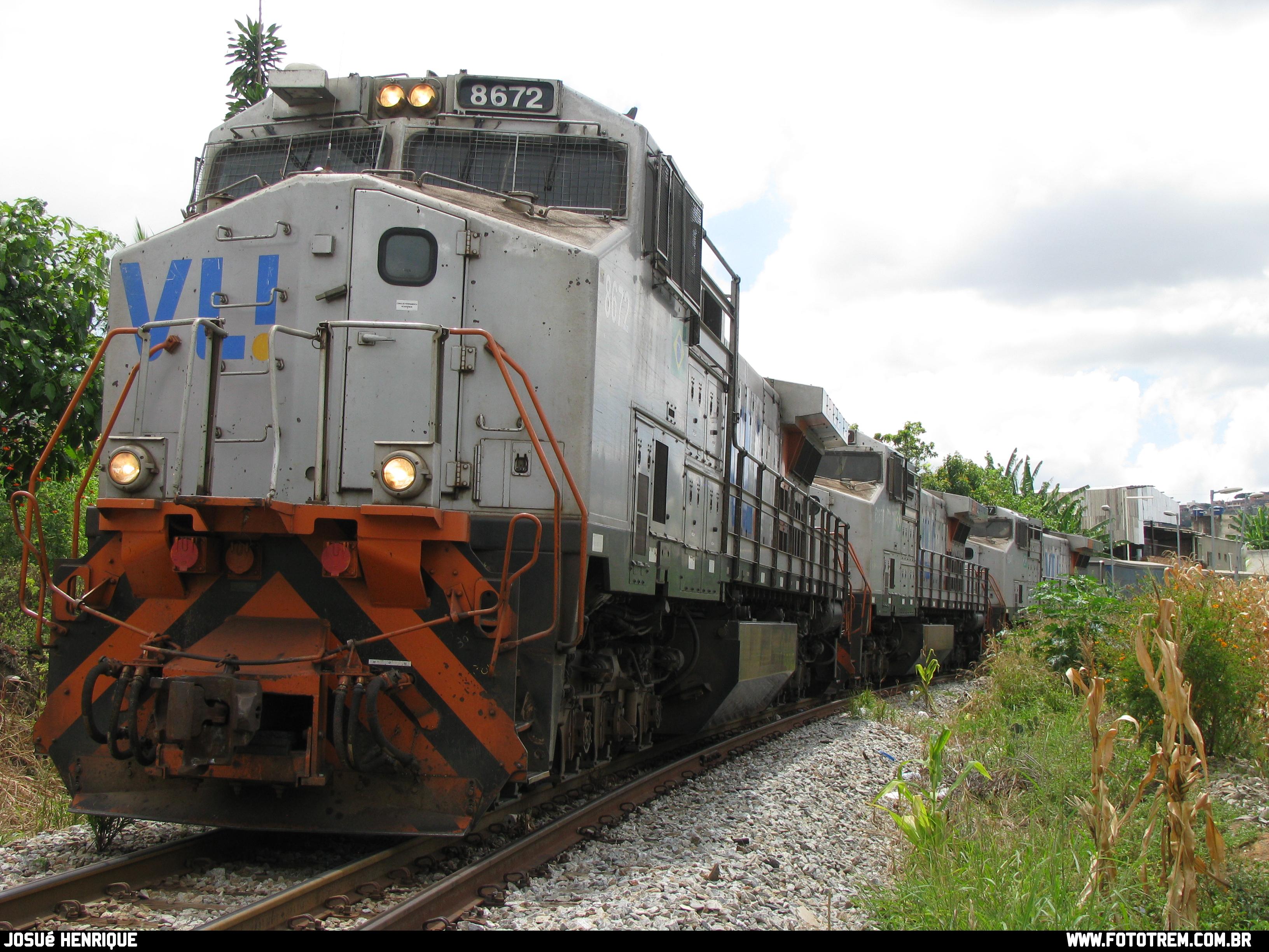 Foto Trem - VLI GE DASH 9-40BBW 8672 em Betim - MG