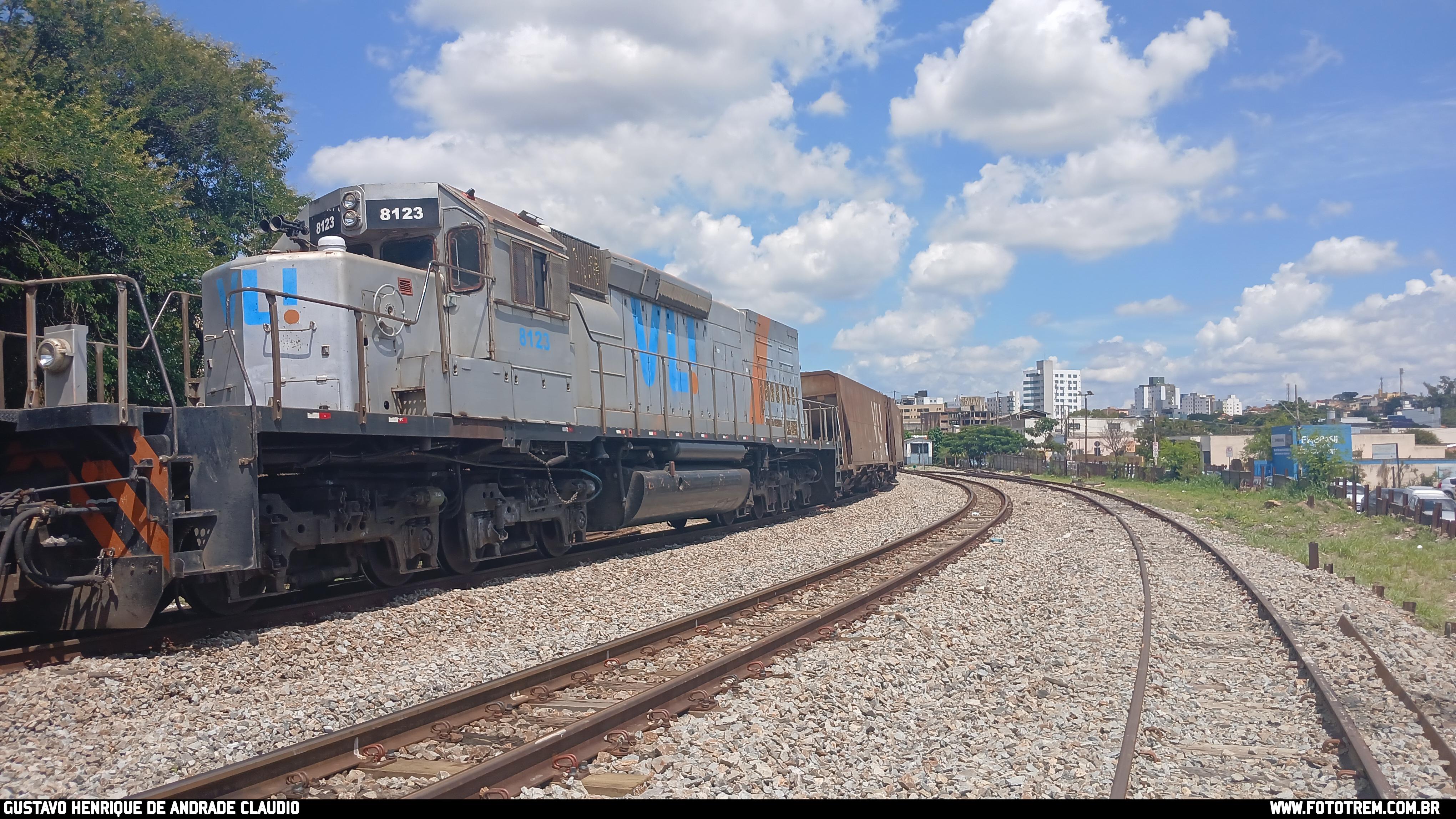 VLI EMD SD40-T2 BB 8123 em Betim - MG