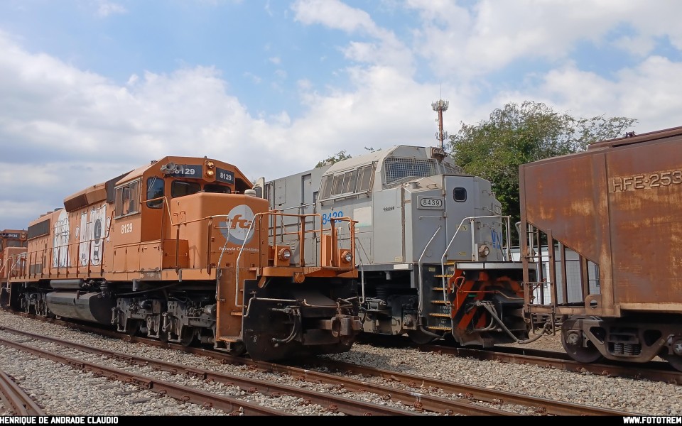 VLI · EMD SD40-2 BB 8122 em Betim · MG