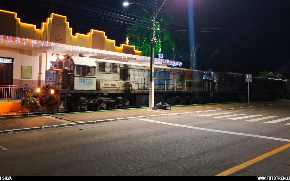 VLI · GE U22C 2808 em Catalão · GO