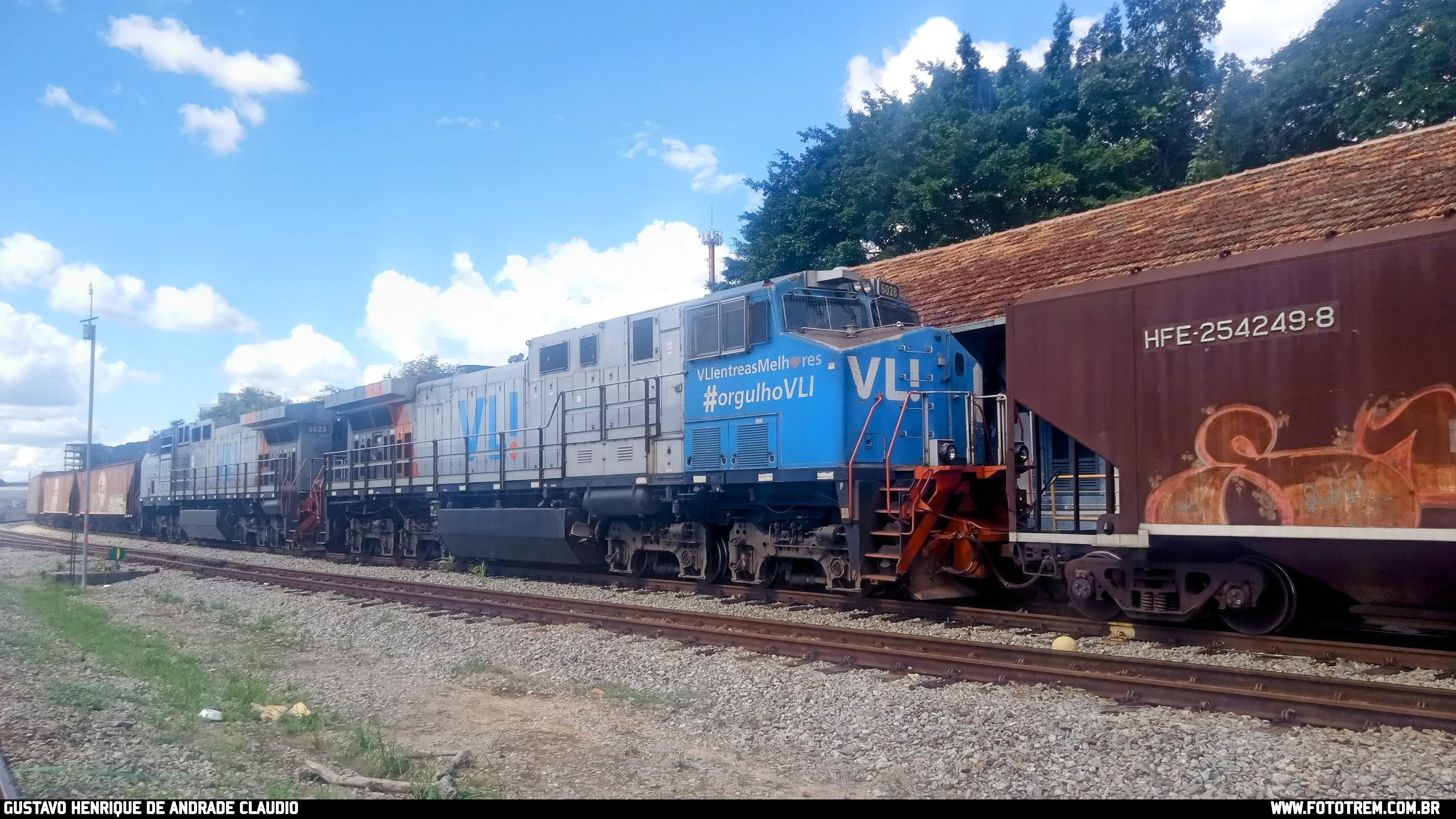 Foto Trem - VLI GE DASH 9-40BBW 6028 em Betim - MG