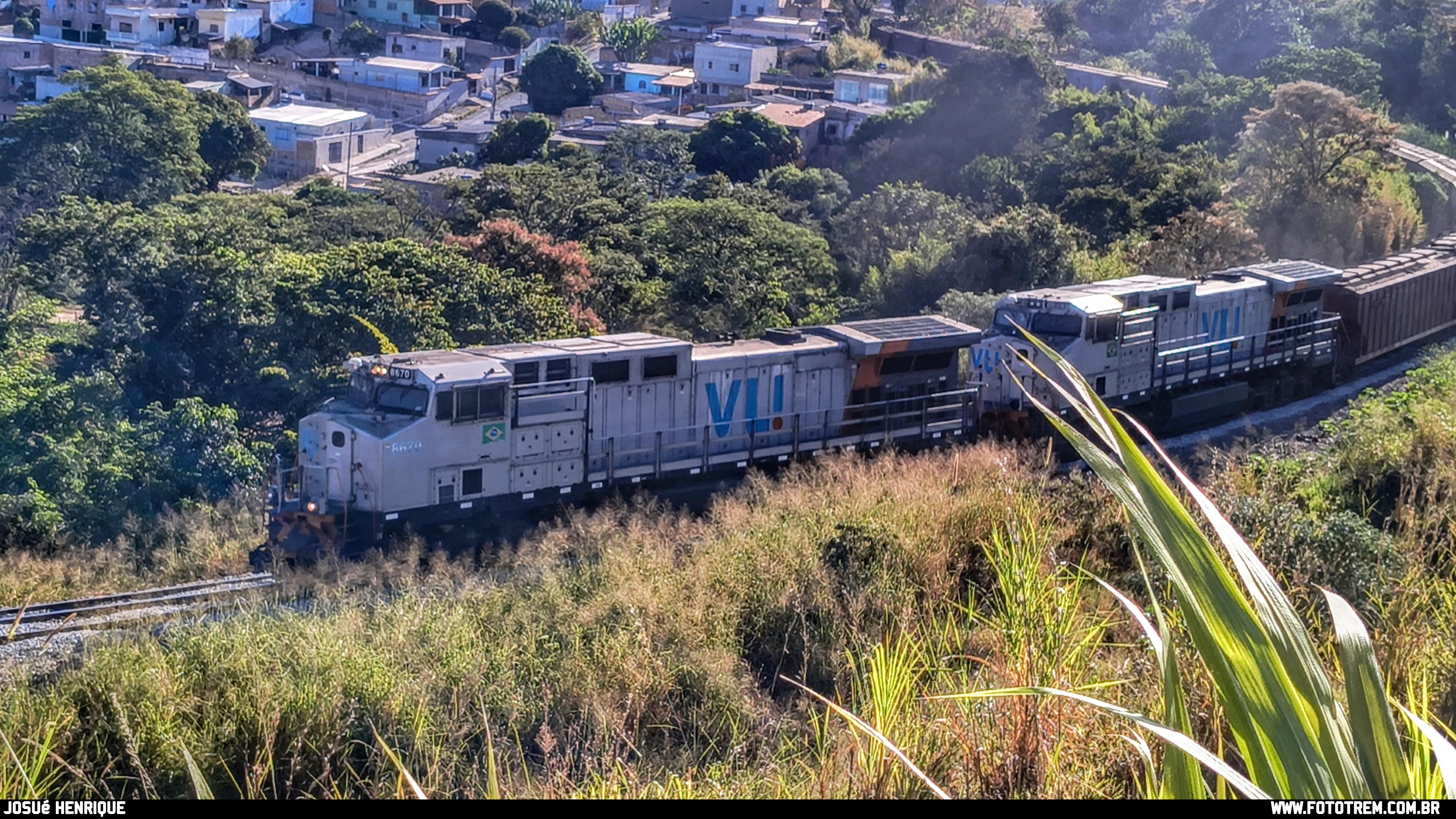 Foto Trem - VLI GE DASH 9-40BBW 8670,8674 em Betim - MG