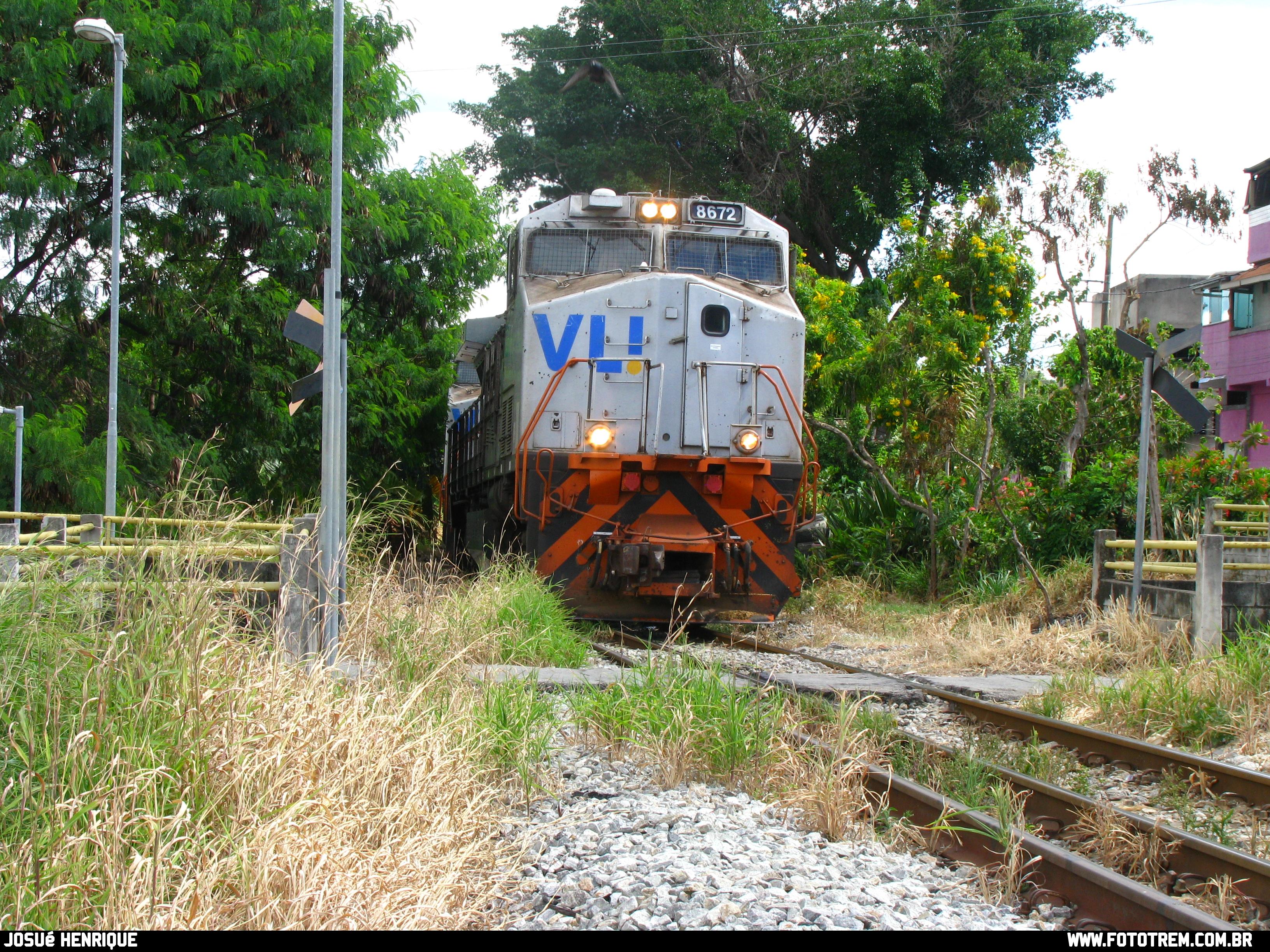 Foto Trem - VLI GE DASH 9-40BBW 8672 em Betim - MG