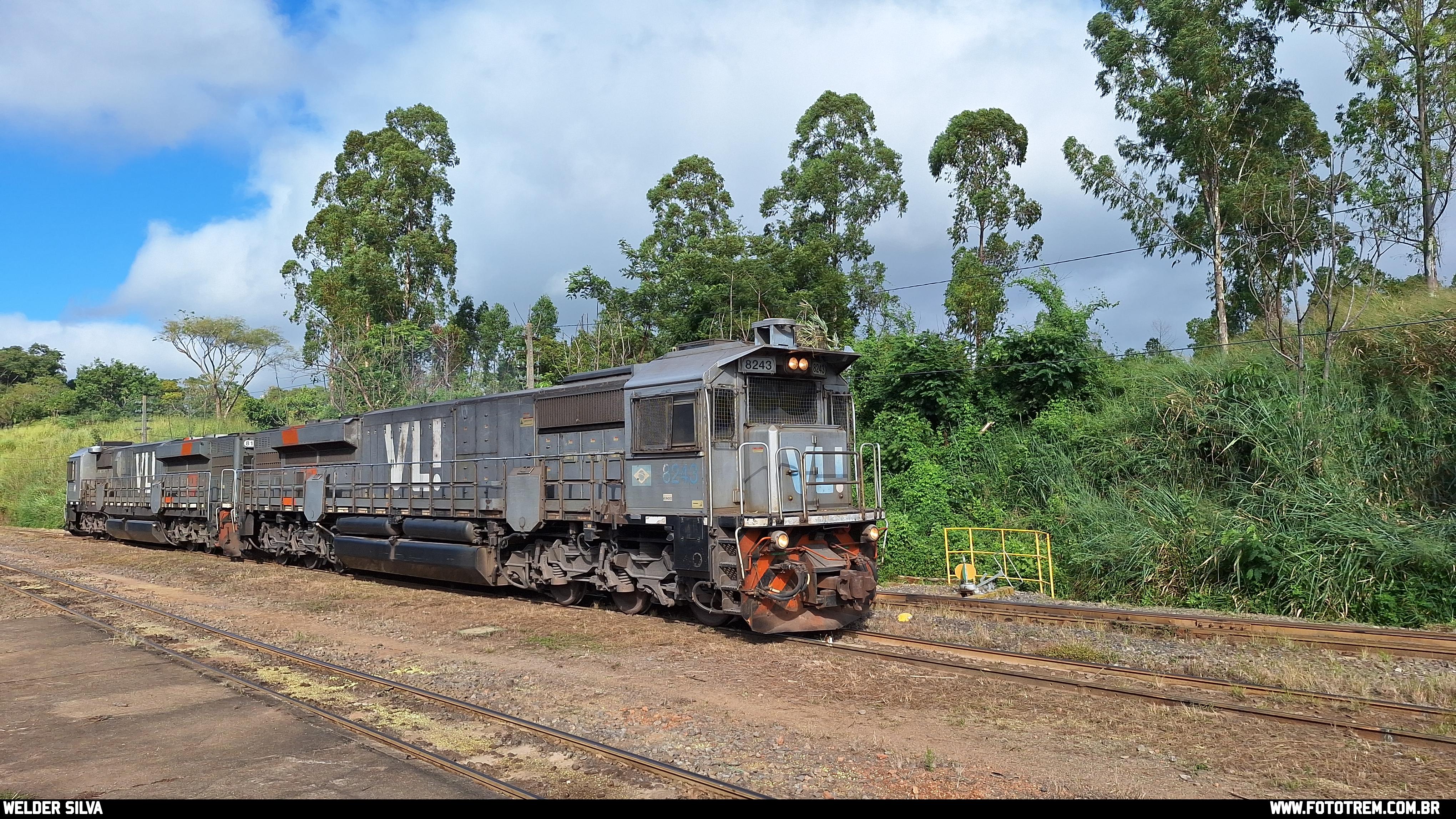 VLI EMD GT46AC 8243 em Goiandira - GO