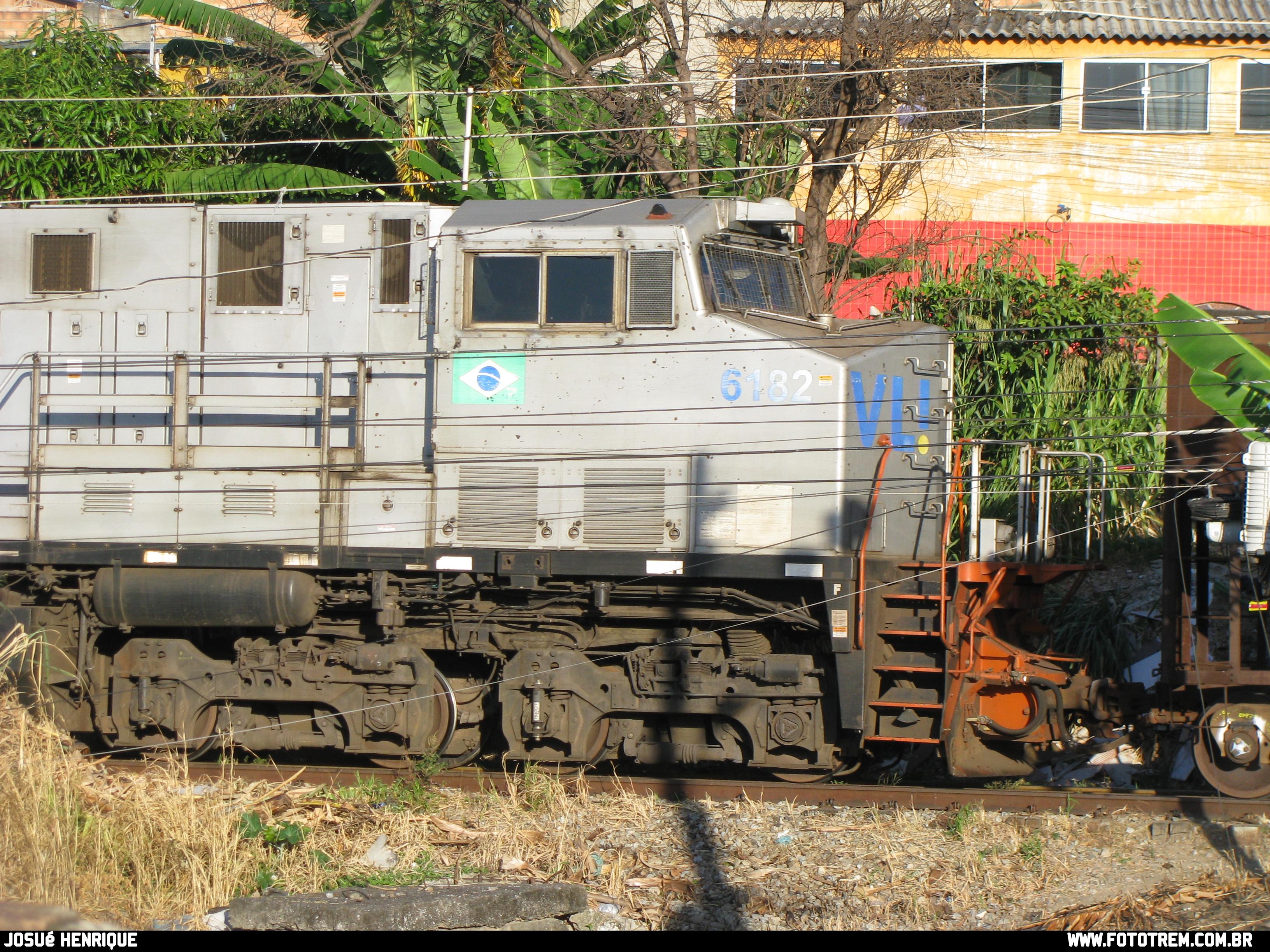 Foto Trem - VLI GE DASH 9-40BBW 6182 em Betim - MG