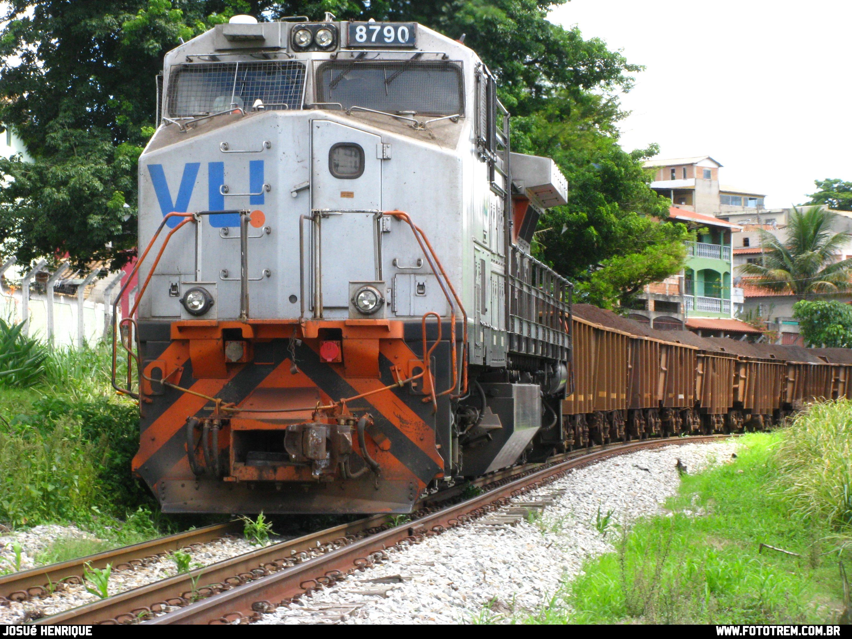 Foto Trem - VLI GE DASH 9-40BBW 8790 em Betim - MG