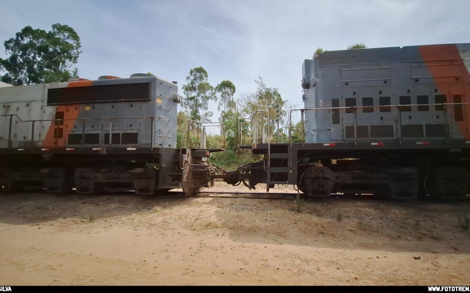 VLI · EMD SD40-T2 BB 8110 em Goiandira · GO