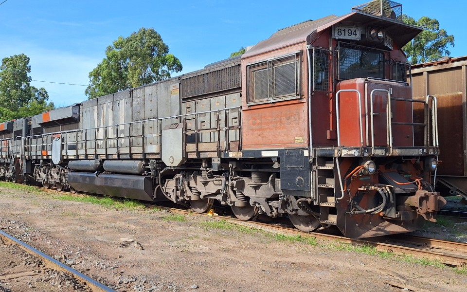 VLI · EMD GT46AC 8194 em Goiandira · GO