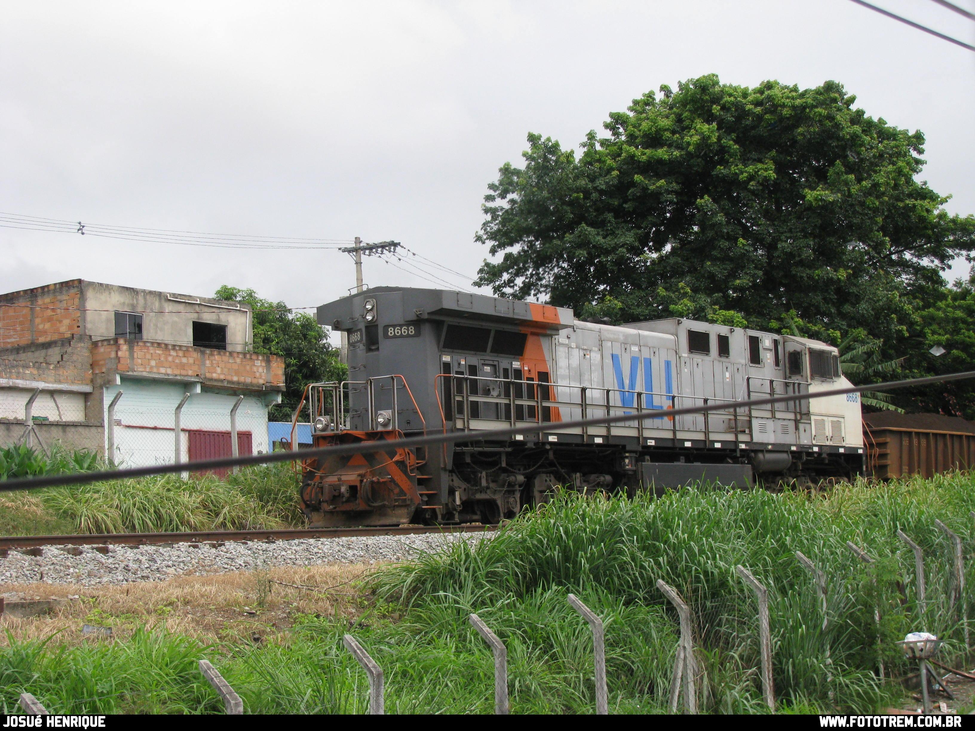 Foto Trem - VLI GE DASH 9-40BBW 8668 em Betim - MG