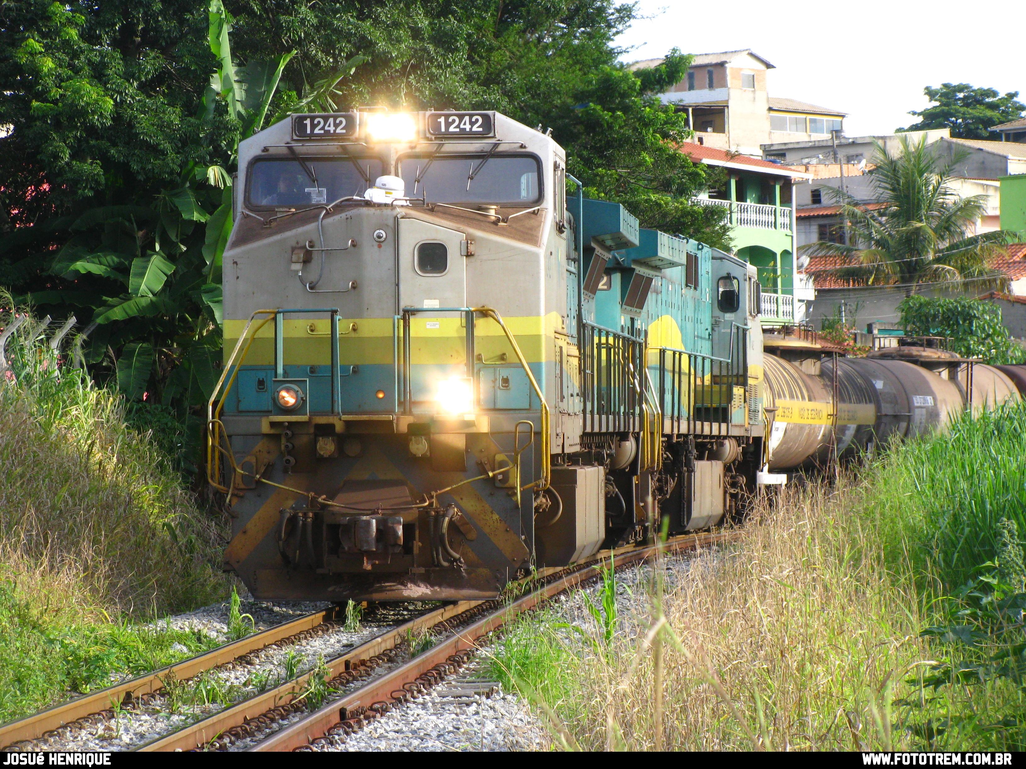 Foto Trem - EF Vitória Minas GE DASH 9-40BBW 1242 em Betim - MG