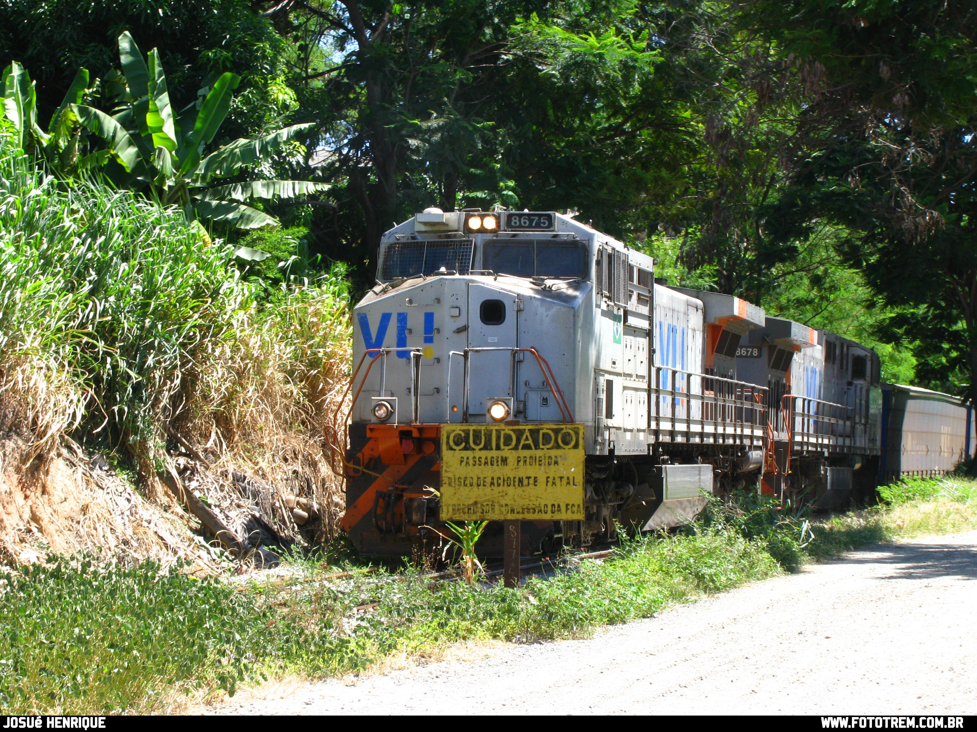 Foto Trem - VLI GE DASH 9-40BBW 8675,8678 em Betim - MG