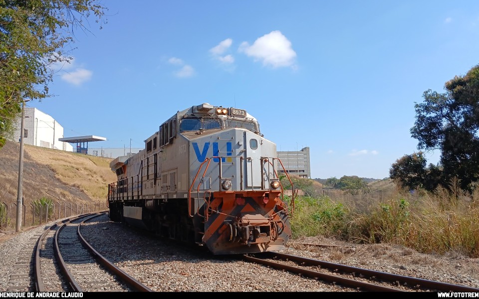 VLI · GE DASH 9-40BBW 8673 em Betim · MG