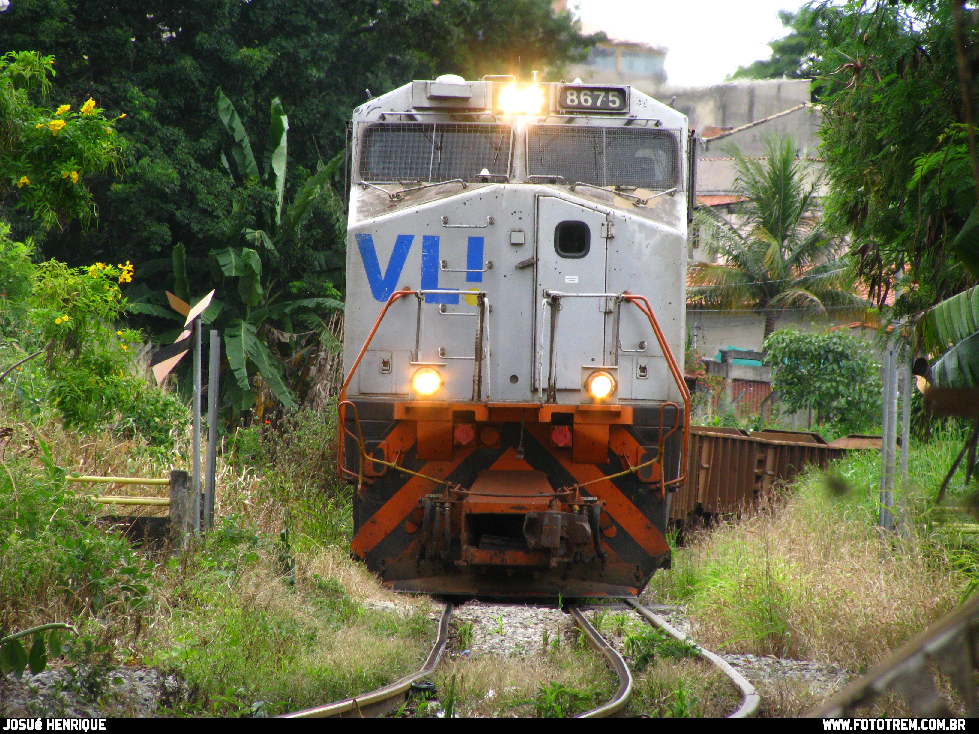 Foto Trem - VLI GE DASH 9-40BBW 8675 em Betim - MG