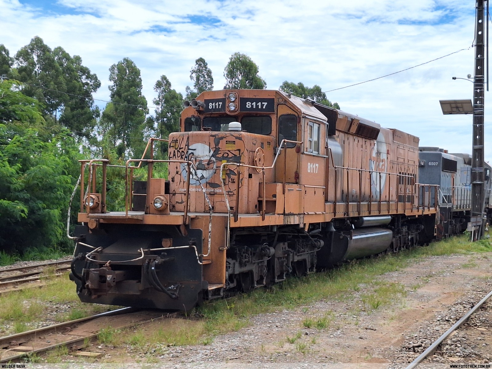 VLI EMD SD40-T2 BB 8117 em Goiandira - GO