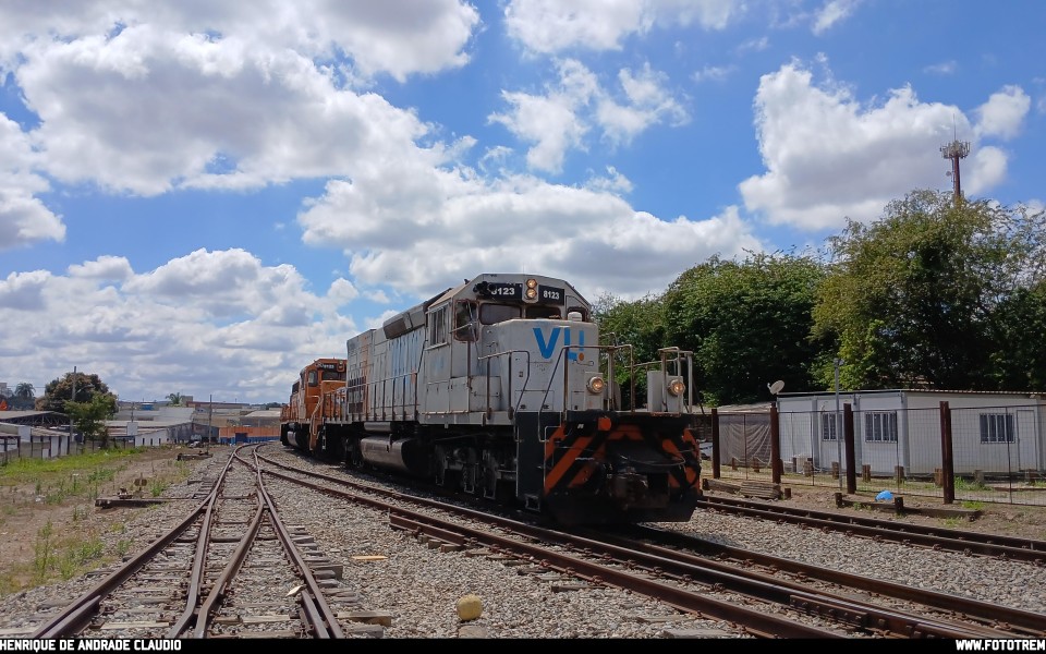 VLI · EMD SD40-T2 BB 8123 em Mateus Leme · MG